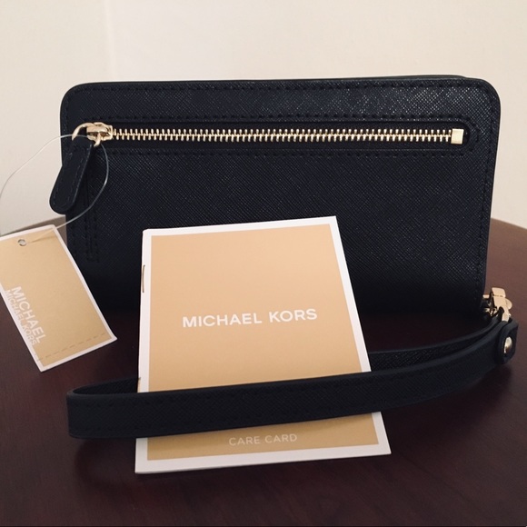 NEW Michael Kors Saffiano Leather Wristlet - Picture 2 of 3